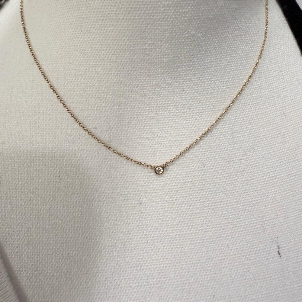 Elsa Peretti Tiffany & Co 
Single Diamond pendant in 18k yellow gold